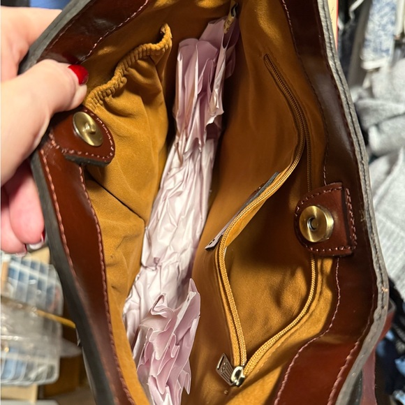 Patricia Nash Emeline Crossbody leather crossbody bag - Picture 16 of 17